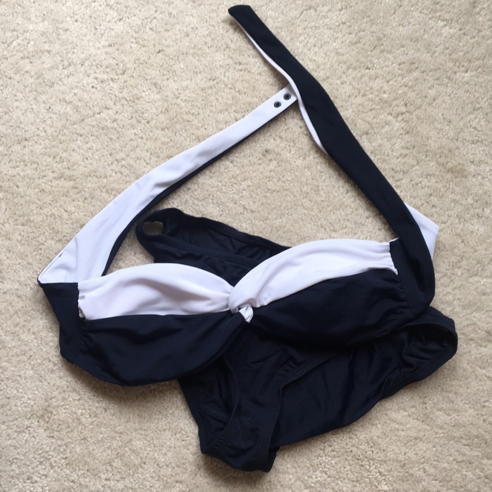 LIKE NEW TWO PIECE Converse bikini set, S